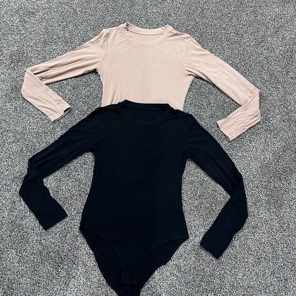 Bundle of 2 Long Sleeve Bodysuits – Beige & Black – Size Small
